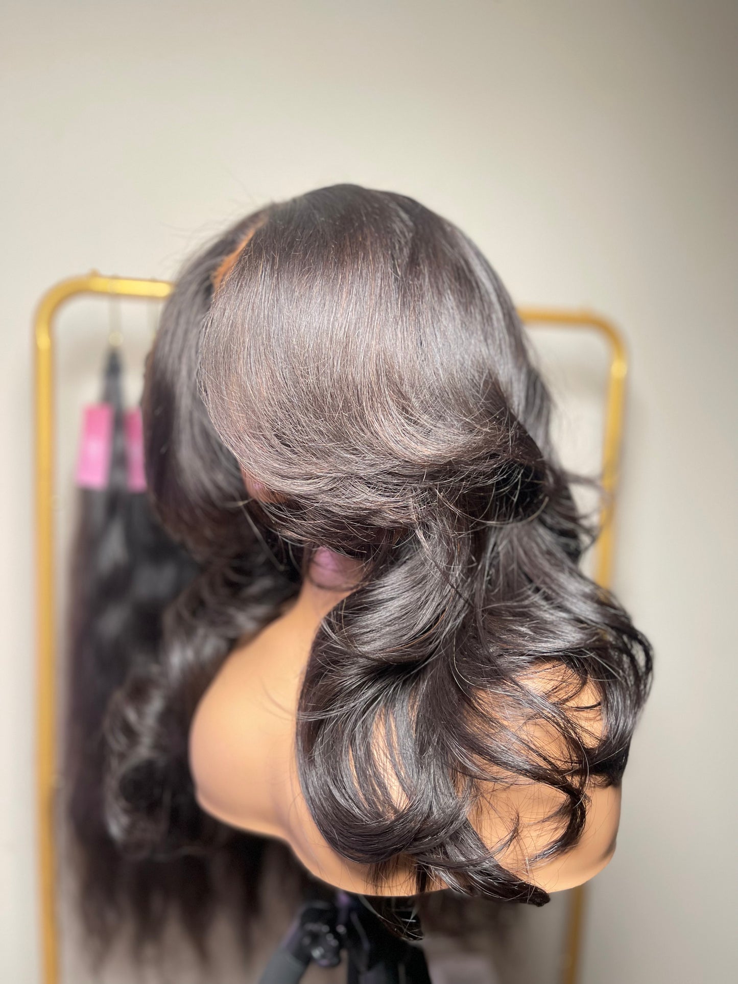 This Blow Out Unit is the perfect choice for an effortless hair experience. It includes a custom-sized wig cap and 3 bundles of raw hair, comes pre-styled and ready to wear. With an easy-to-apply design and simple maintenance, this Blow Out Unit guarantees a flawless look every time.